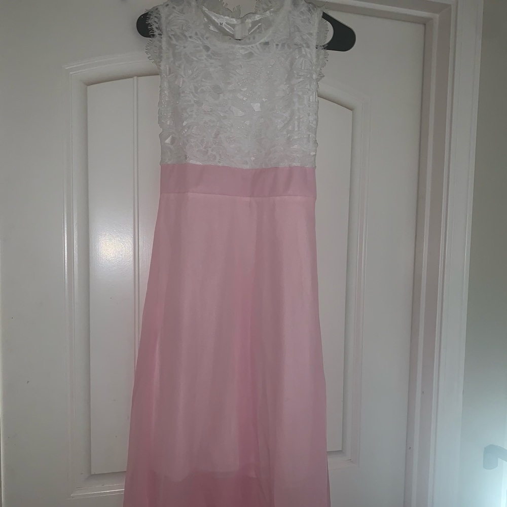 casual tight, flowery lace and light pink dress